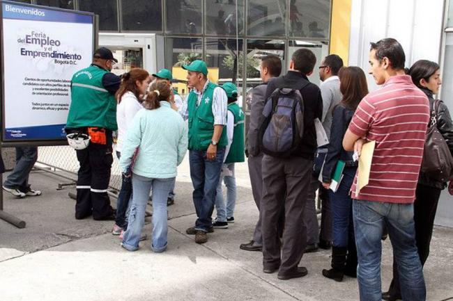 Millones de colombianos acuden a ferias de empleos ante las pocas oportunidades que ofrecen las políticas de Estado.