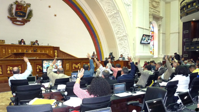 El reglamento interior y de debates de la Asamblea Nacional de Venezuela establece las normas para la aprobación de las decisiones del poder legislativo.