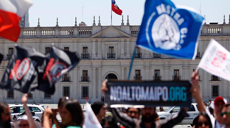 Las consignas de los manifestantes en la marcha eran “Por el agua de Santiago, ¡No a Alto Maipo Ahora!”.