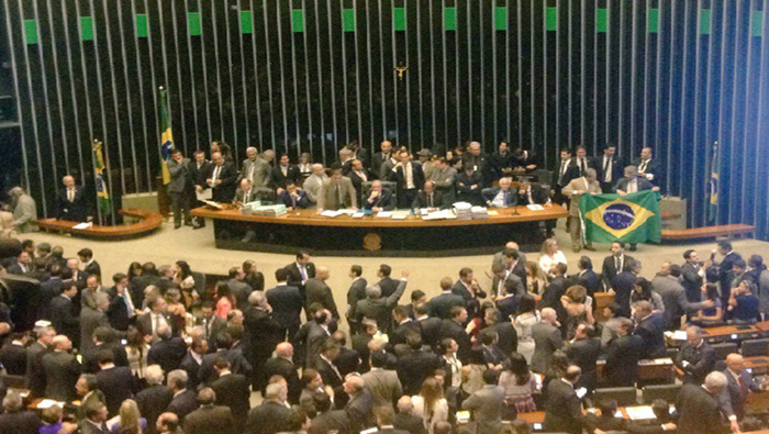La oposición de Brasil lidera la lista de diputados que conformará la comisión que examinará el  juicio político contra la mandataria.
