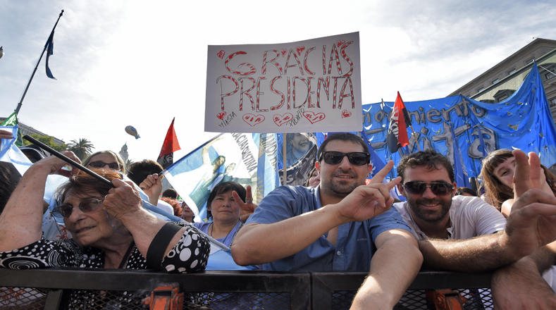 Desde tempranas horas de este miércoles los argentinos manifiestan su agradecimiento a la presidenta Cristina Fernández.