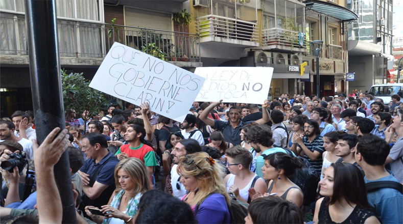 Argentinos exigen al nuevo Gobierno de Argentina respetar la libertad de expresión y los logros alcanzados por el kirchnerismo.