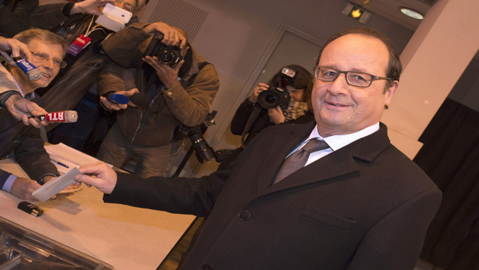 Encuesta confirma que Hollande no iría a una segunda vuelta presidencial si convocaran elecciones.