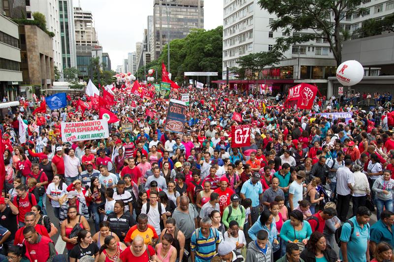 Integrantes de los sindicatos y movimientos sociales en la ciudad de Sao Paulo.