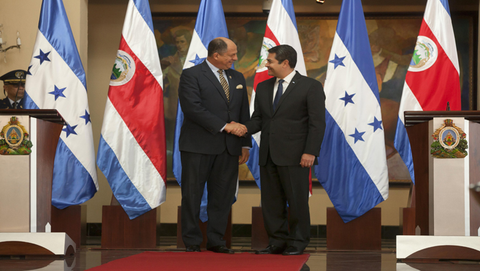 Los presidentes de Honduras, Juan Orlando Hernández, y Costa Rica, Luis Guillermo Solís,  se reunieron este jueves- previo a la cumbre SICA- y abordaron  asuntos de interés para la región.