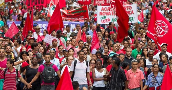 Las marchas populares a afvor de Dilma Rousseff han sido ignoradas por los grupos mediáticos brasileros