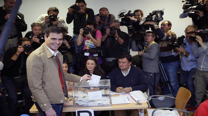 El candidato por el Partido Socialista Obrero Español (PSOE) a la presidencia del Gobierno, Pedro Sánchez, ejerció su derecho cerca de las 11H00 hora local (10H00 GMT). Indicó que España está ante una jornada electoral "histórica" y “huele a cambio”.