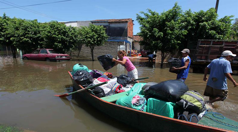En Paraguay más de 90 mil personas fueron afectadas por los desbordes y tuvieron que ser trasladadas a refugios o alojarse en casas de familiares.