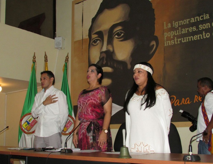 La gobernadora de La Guajira, Oneida Pinto, durante la instalación de asambleas para determinar acciones ante crisis humanitaria del departamento colombiano.