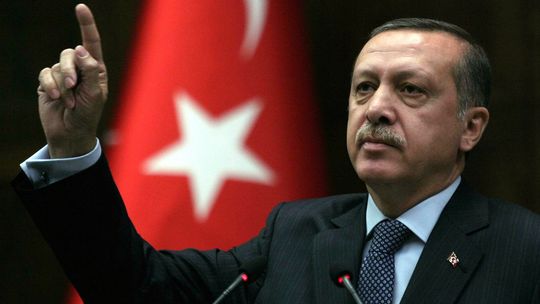Erdogan dice que no dejará de bombardear el norte de Siria.