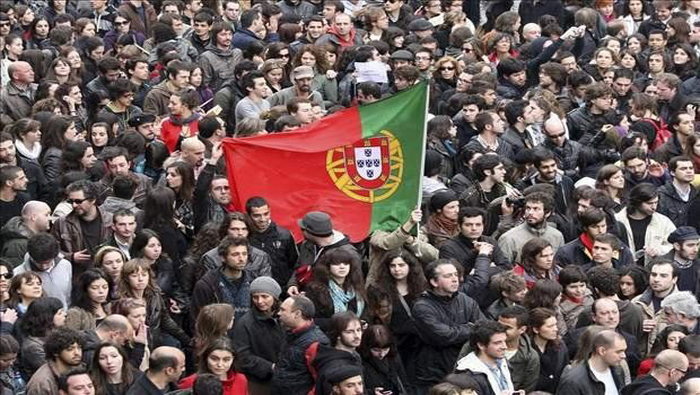 Los portugueses anteriormente han expresado su descontento en la calles  por los recortes sociales en el país durante los últimos años.