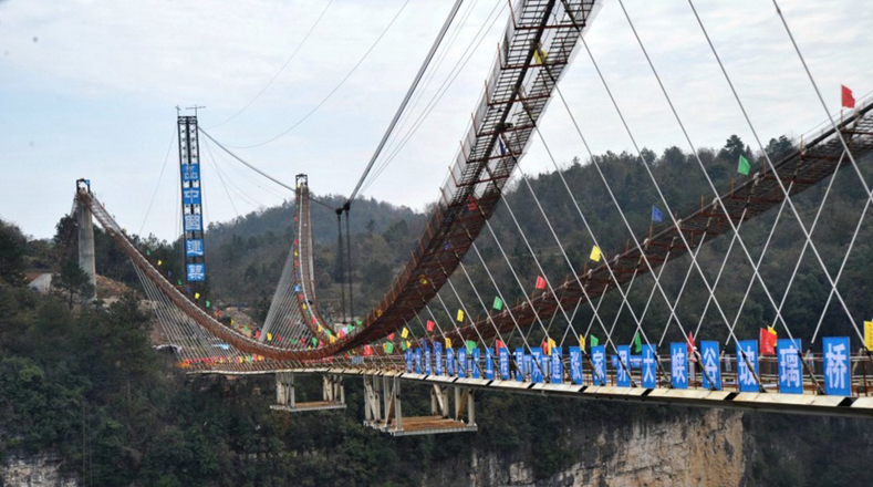 Se esperaba que la construcción de este puente hubiese finalizado a finales de 2015, pero culminará en mayo de 2016.