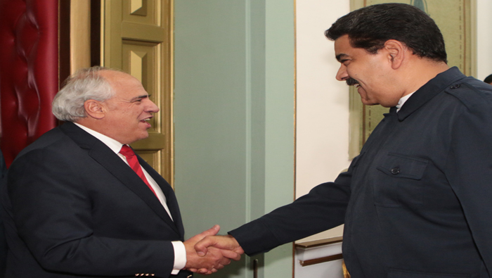 Samper saludó el apoyo de Venezuela por la paz de Colombia durante encuentro con Nicolás Maduro.