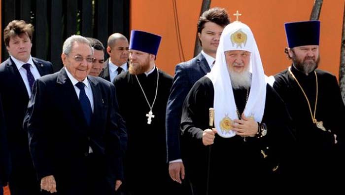 El presidente cubano Raúl Castro y el patriarca ortodoxo Kiril.