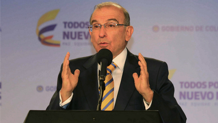 El jefe negociador del Gobierno en los diálogos de paz, Humberto de la Calle, aseguró que no tolerarán que las FARC hagan política en armas.