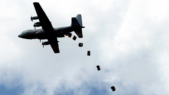 10 de los 21 paquetes lanzados desde el aire se encuentran en paradero desconocido.