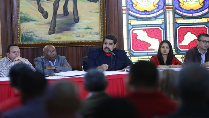 Gobernadores y alcaldes bolivarianos en compañía del presidente Maduro revisan temas relacionados con la Agenda Económica Bolivariana.