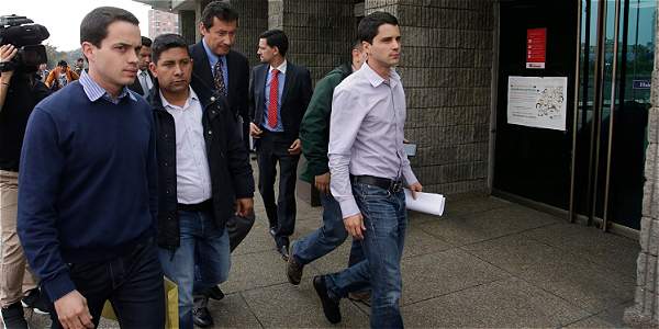 Los hermanos Uribe acudieron el pasado viernes a la Fiscalía a entregar una carta en la que alegan que desde la Presidencia del país están presionando a El Chatarrero para que los involucre.