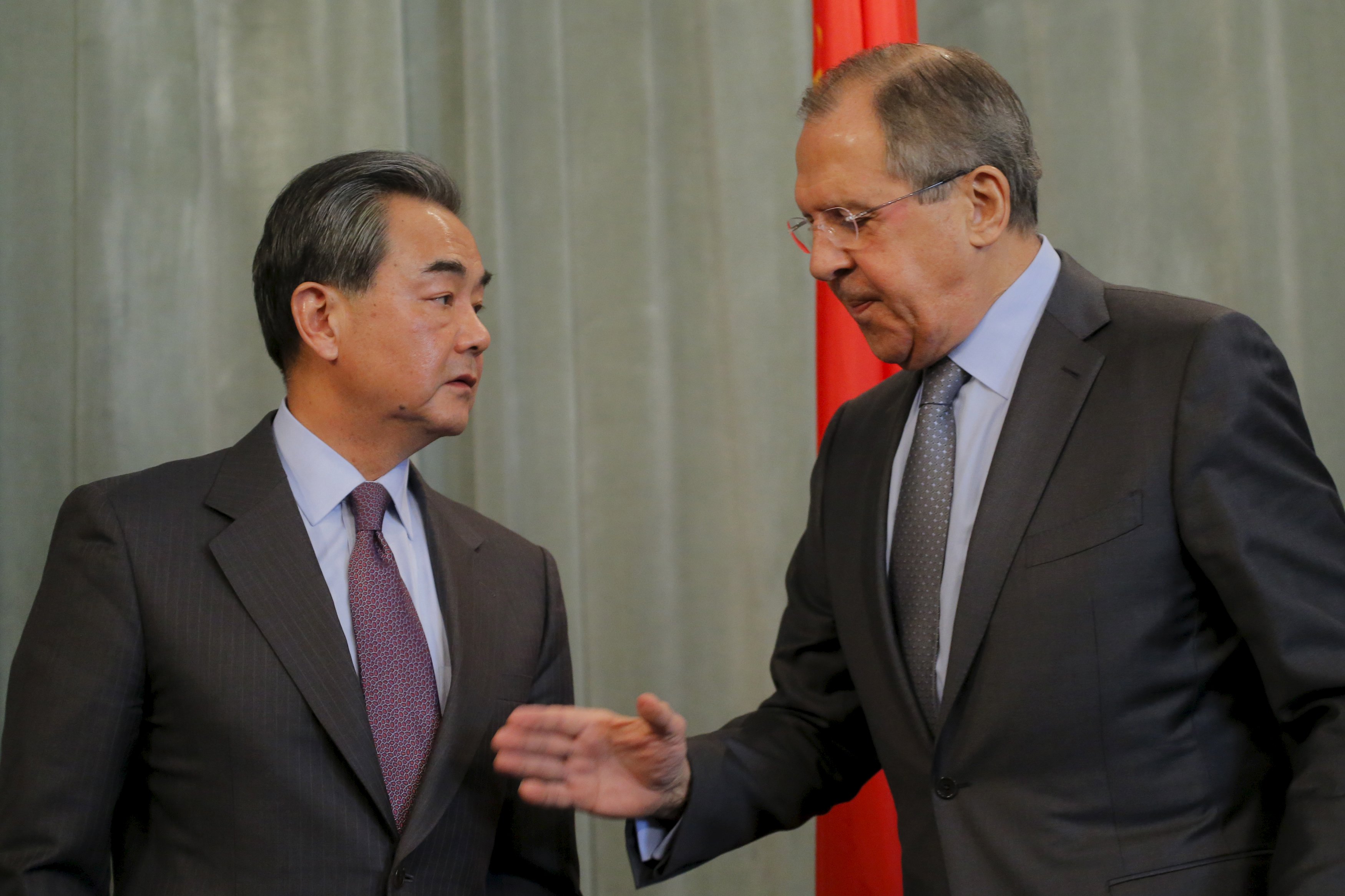 Los diplomáticos de China e Irán se reunieron este viernes en Moscú.