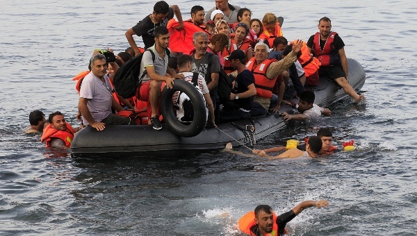 Los refugiados iban en cuatro botes neumáticos.