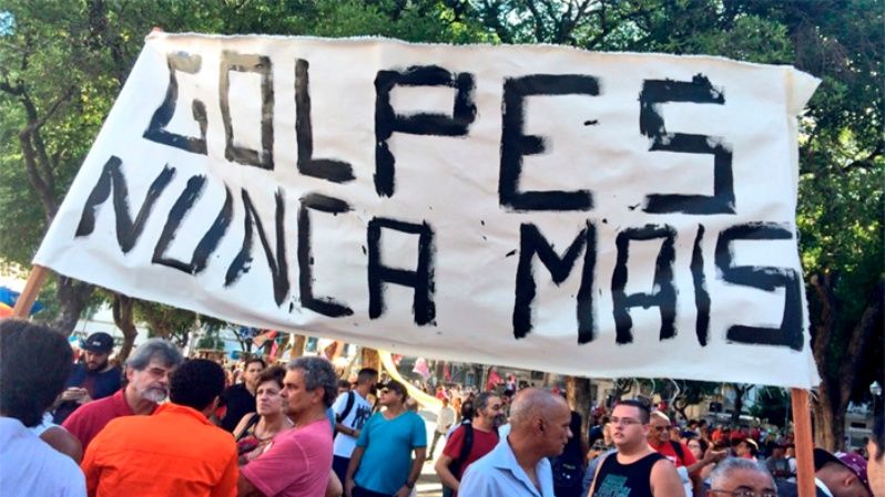 Brasileños se movilizan en apoyo a Lula, Rousseff  y la democracia. 