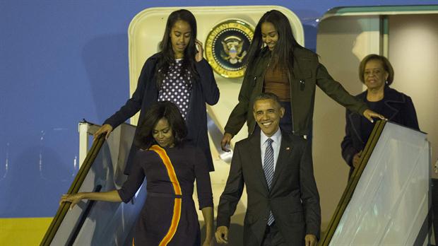 Obama llegó a acompañado de su esposa Michelle Obama y su familia.