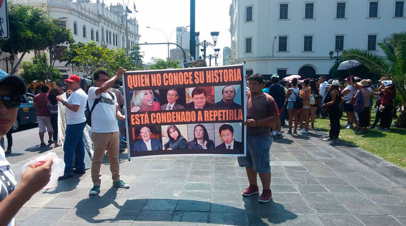 Presentaron fotos de las víctimas del régimen de Alberto Fujimori (1990-2000), padre de Keiko, cuando impulsó el autogolpe