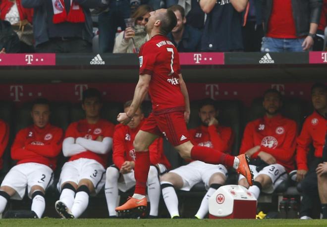 El Bayern tumbó al Eintrach como más dominio que ocasiones con una chilena espectacular de Ribéry.
