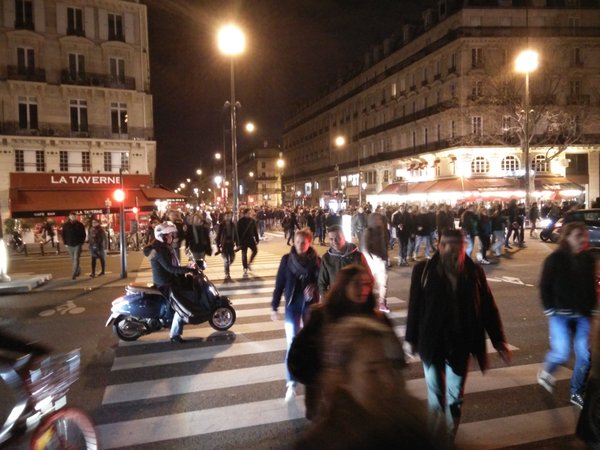 Los manifestantes se fueron desde la plaza de la República a la casa de Manuel Valls.