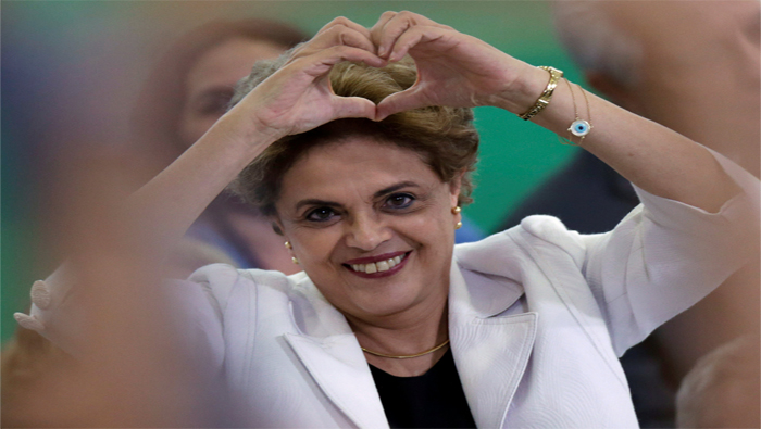Brasileños expresaran apoyo a Dilma Rousseff en multitudinaria concentración.