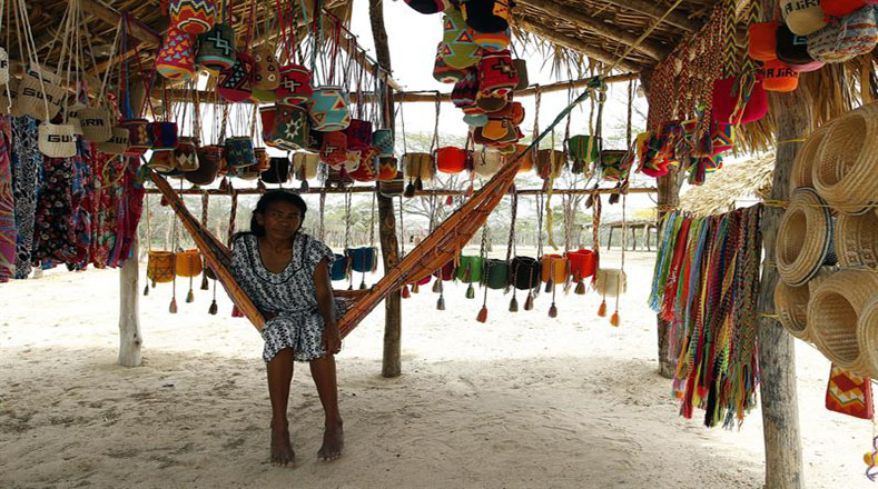 Localidades Wayúu podrán mostrar también sus potencialidades culturales y turísticas, como las tiendas de artesanías.