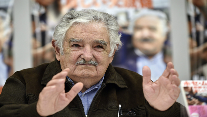 El expresidente de Uruguay, José Mujica, rechazó que un grupo ignore la voluntad soberana de los brasileños y pretenda decidir el destino político de la presidenta.