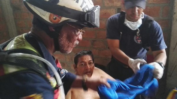 Fuerza de Tarea Humanitaria Simón Bolívar rescata a ciudadano diabético en Jaramijó.