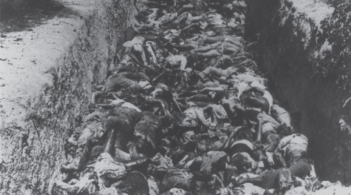 Las fotografías de los cadáveres de hombres, mujeres y niños causaron impacto en el mundo.