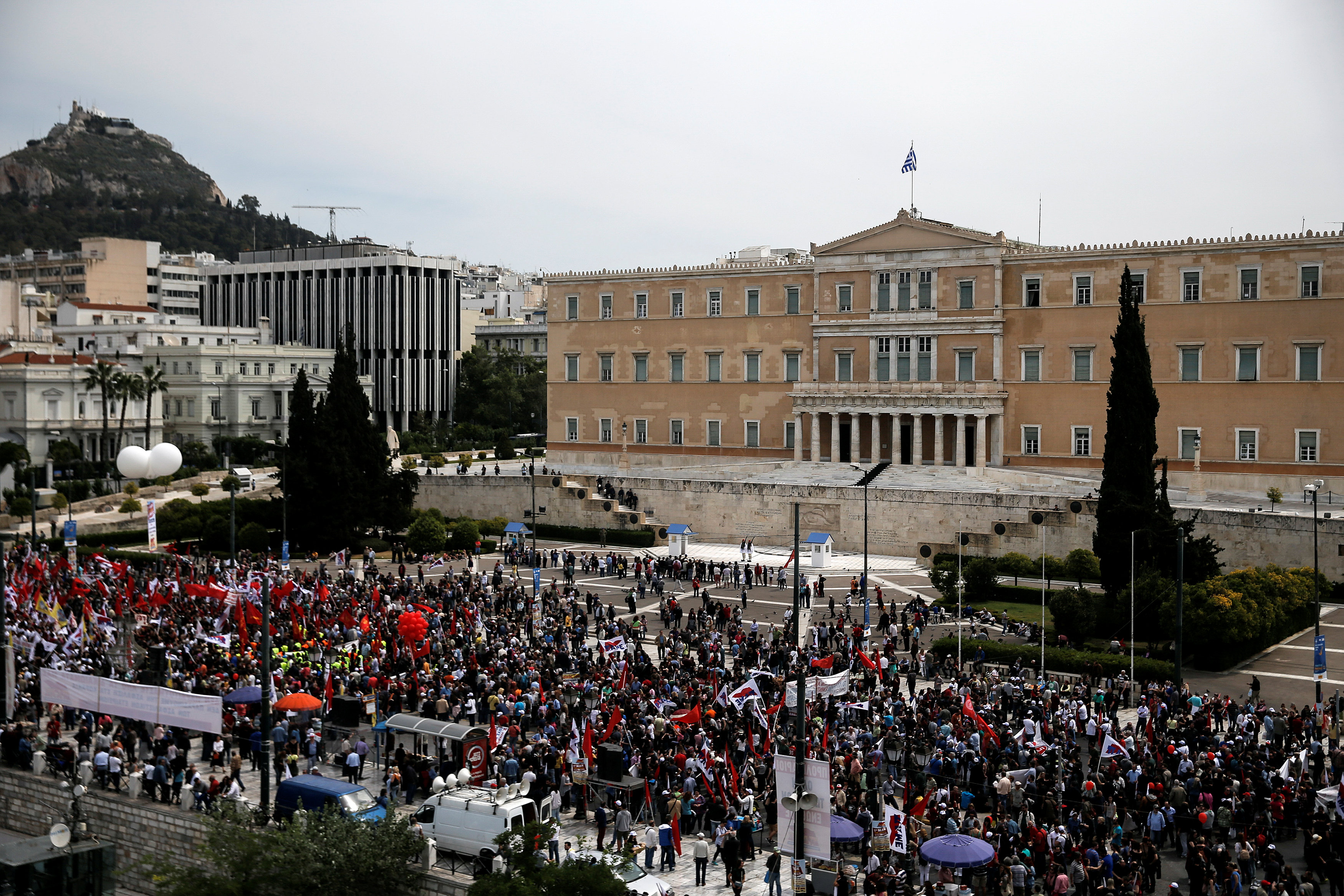 Miles de trabajadores saldrán a las calles a manifestarse en contra de la aprobación de reformas.