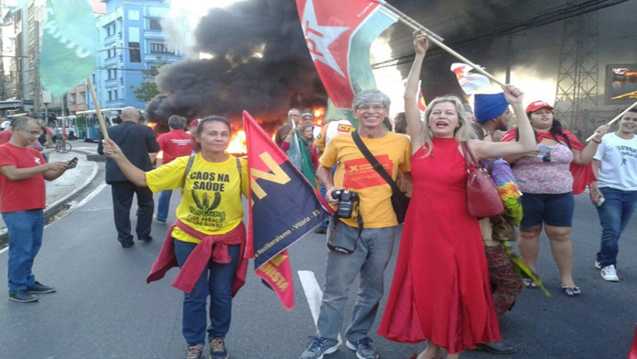 Pueblo de Brasil se mantiene en resistencia contra intento golpista.