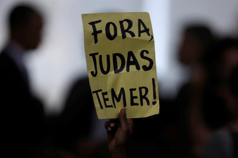 El ahora presidente interino de Brasil, Michel Temer, cuenta con poco respaldo popular y, según su plan de Gobierno, se esperan una serie de privatizaciones y recortes sociales.