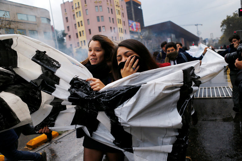 Şili: Öğrenciler Polisle Çatıştı – [Foto Haber]