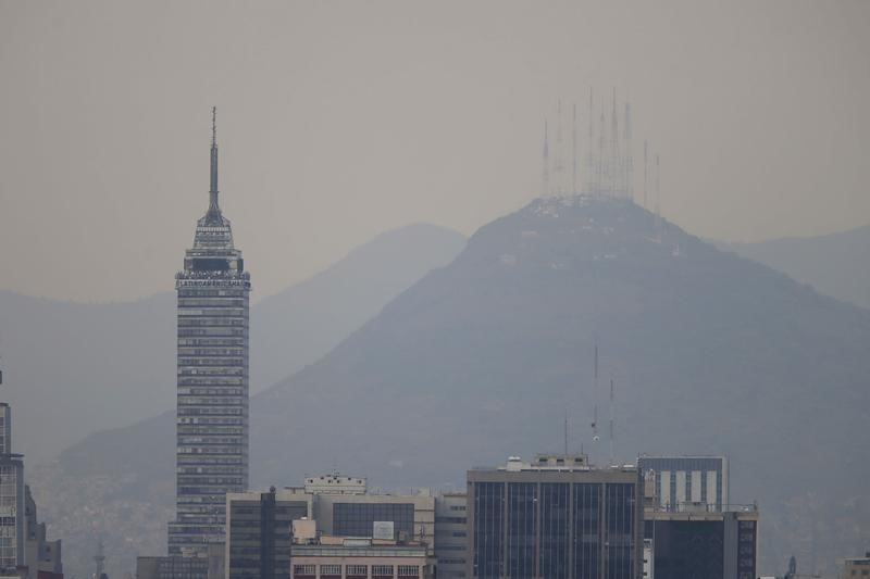 México intensifica medidas para reducir los niveles de contaminación del aire al comprobar que no se ha dispersado la concentración de ozono.