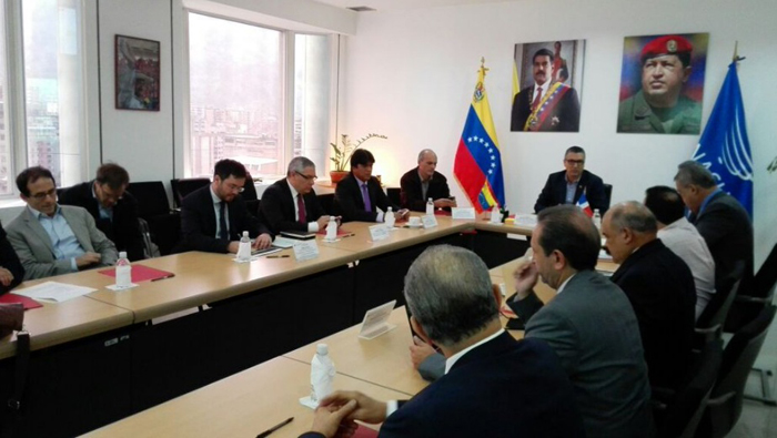 Unasur y el Gobierno Bolivariano de Venezuela trabajarán para fortalecer la economía del país.
