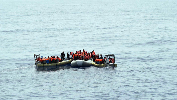 Al menos 700 personas podrían haber muerto en los últimos días en el Mediterráneo tras varios naufragios, según organizaciones.