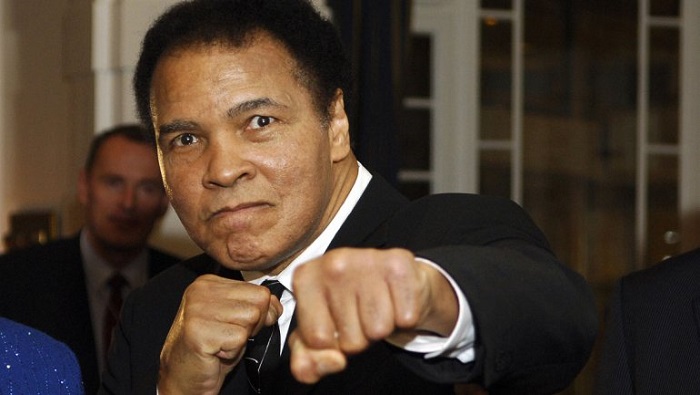 Muhammad Ali alcanzó el título de campeón mundial de pesos pesados a los 22 años.