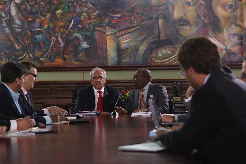 El secretario general de Unasur se reunió con integrantes del Gabinete Ejecutivo.