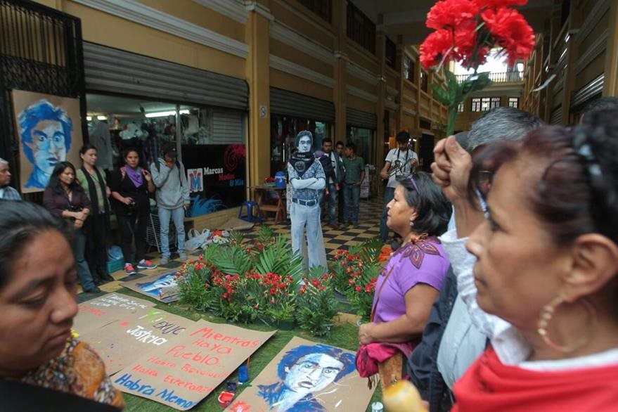 La marcha se realiza en el día del Ejército de Guatemala, responsable de los crímenes de lesa humanidad cometidos durante el conflicto interno de más de 36 años.