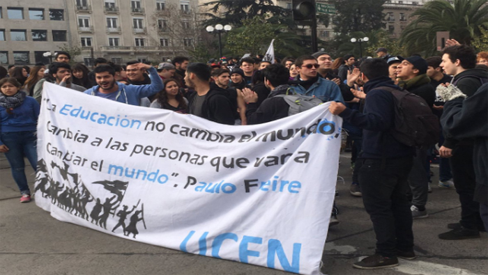 Los estudiantes chilenos vuelven a las calles para protestar contra la reforma educativa.