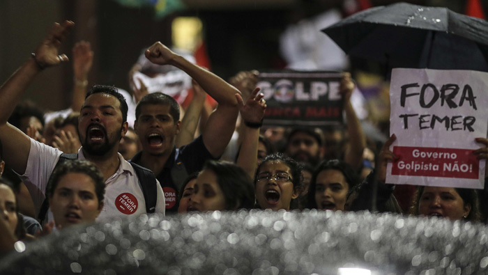 Las principales ciudades de Brasil vivieron una noche de movilizaciones a favor de Dilma Rousseff.