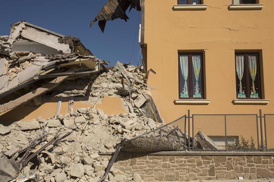 El terremoto de 6 dejó devastadas zonas como Amatrice, donde el centro histórico quedó completamente derruido y el municipio quedó literalmente dividido en dos.