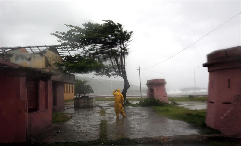 Al menos 899 mil personas han sido evacuadas en Cuba por prevención ante la llegada del huracán.