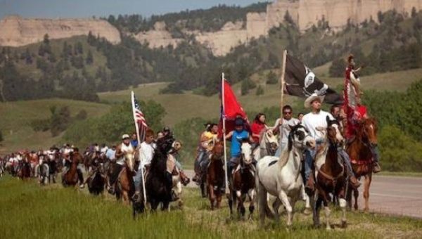 Dakota Boru Hattına Karşı Büyüyen Direniş Yerli Kabileleri Birleştiriyor