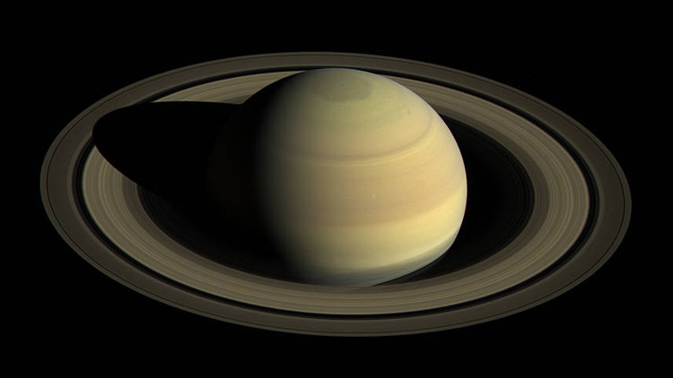 El hemisferio septentrional de Saturno en 2016.